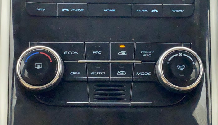 2019 Mahindra XUV500 W11 (O) AT, Diesel, Automatic, 1,23,925 km, Automatic Climate Control