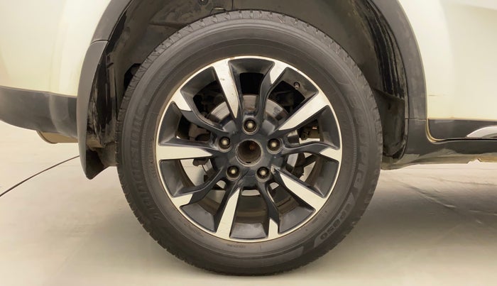 2019 Mahindra XUV500 W11 (O) AT, Diesel, Automatic, 1,23,925 km, Right Rear Wheel