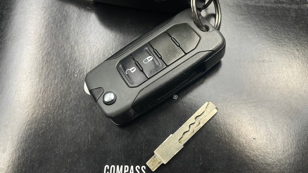 2017 Jeep Compass Sport (fwd), Automatic, 82033 km, Keys Key damaged