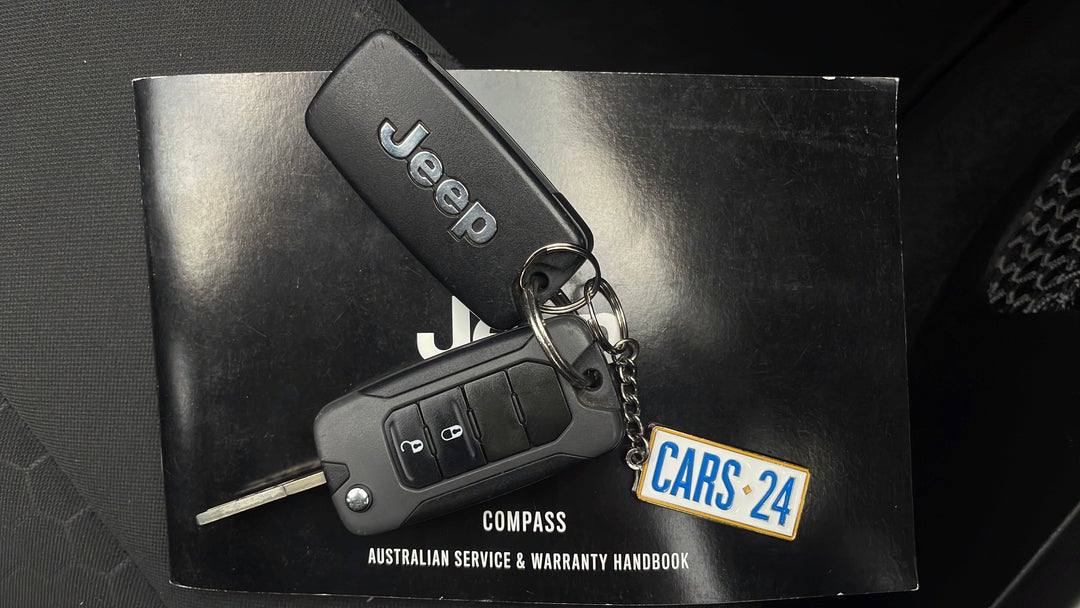 2017 Jeep Compass Sport (fwd), Automatic, 82033 km, Key Close-up