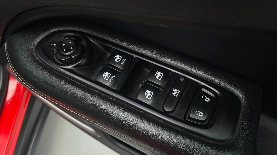 2017 Jeep Compass Sport (fwd), Automatic, 82033 km, Drivers Side Door Panel Controls