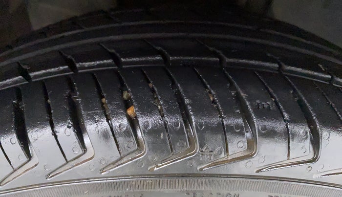 2017 Datsun Redi Go SPORT, Petrol, Manual, 21,749 km, Right Front Tyre Tread