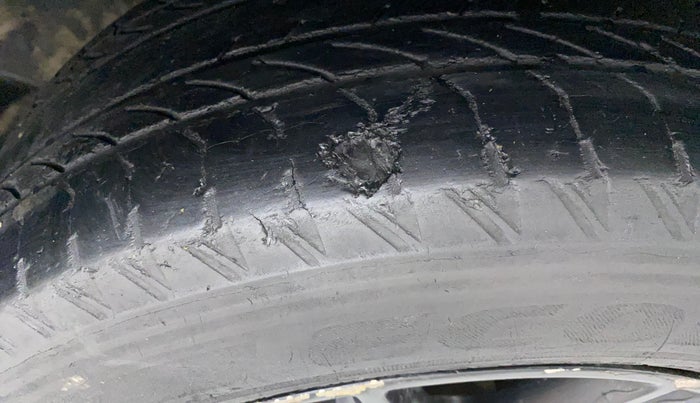2021 Tata Harrier XMA 2.0L KRYOTEC, Diesel, Automatic, 26,684 km, Left front tyre - Minor crack