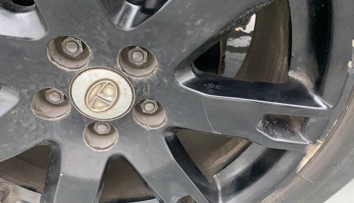 2021 Tata Harrier XMA 2.0L KRYOTEC, Diesel, Automatic, 26,684 km, Left front tyre - Minor scratches