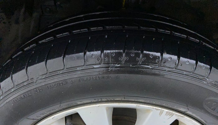 2014 Maruti Ertiga ZDI, Diesel, Manual, 62,261 km, Left Front Tyre Tread