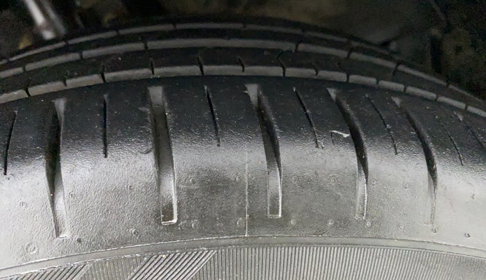 2019 Toyota Glanza G MT PETROL, Petrol, Manual, 17,912 km, Right Front Tyre Tread
