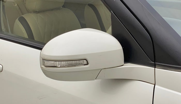 2013 Maruti Swift Dzire VXI, Petrol, Manual, 98,155 km, Right rear-view mirror - Indicator light has minor damage