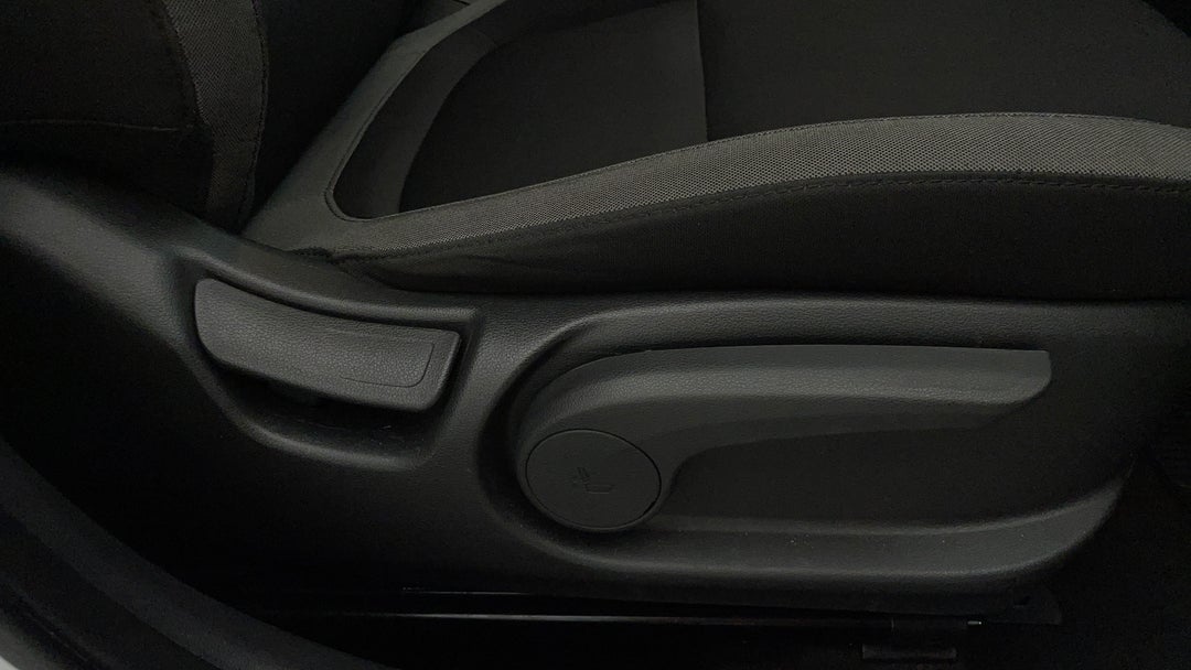 2020 Hyundai Kona Active (fwd), Automatic, 96352 km, Drivers Side Adjustment Panel