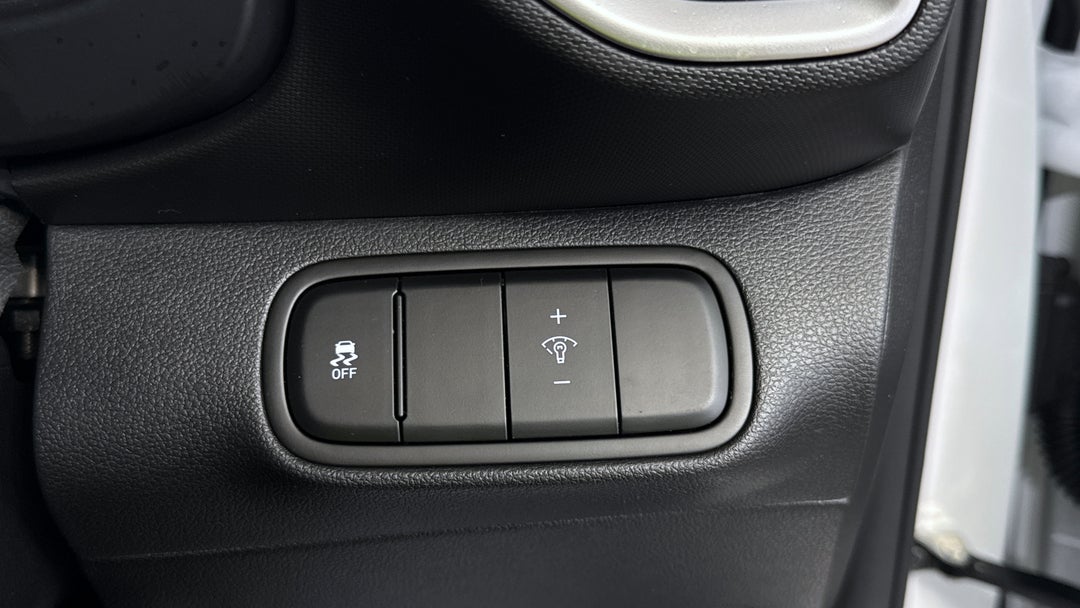 2024 Hyundai Venue Venue, Automatic, 3624 km, Utility Switches/Buttons