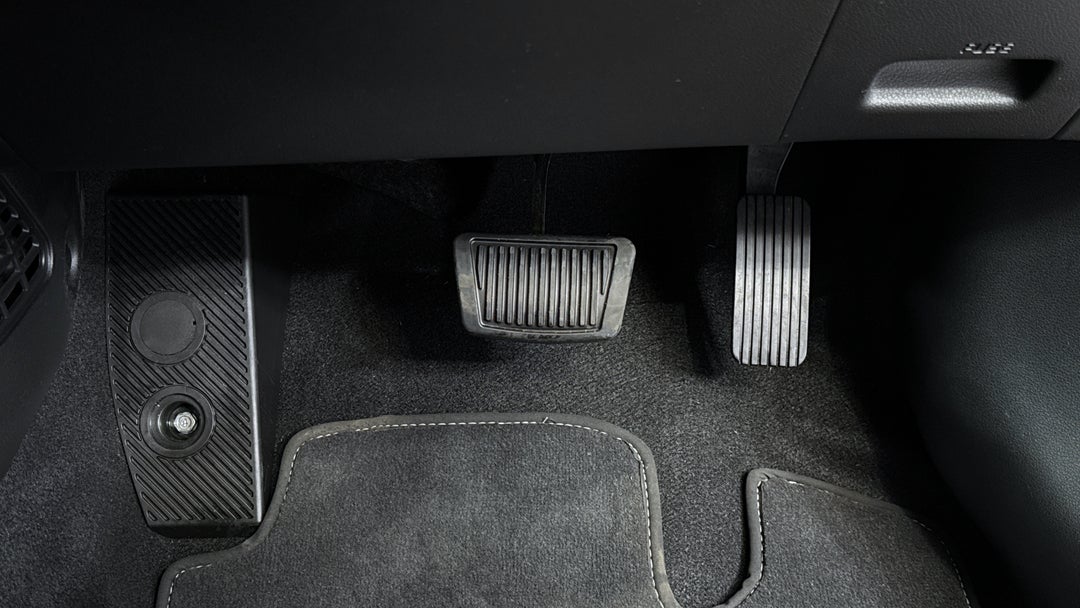 2024 Hyundai Venue Venue, Automatic, 3624 km, Pedals and Footmat