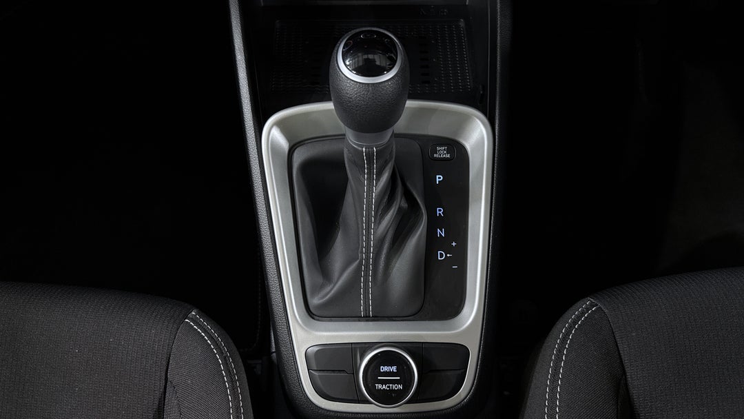 2024 Hyundai Venue Venue, Automatic, 3624 km, Gear Lever 