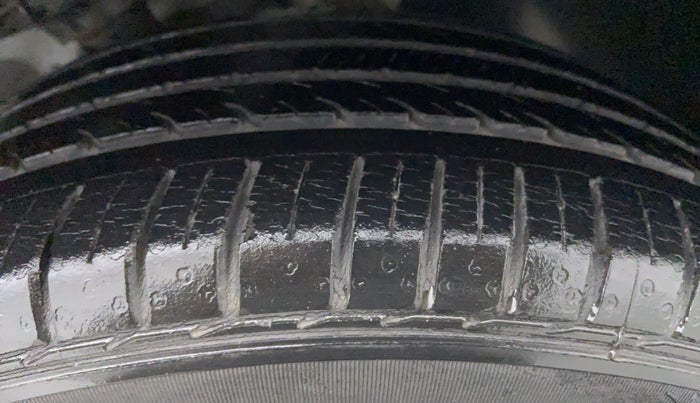 2016 Hyundai Elite i20 ASTA 1.2 (O), Petrol, Manual, 25,508 km, Left Front Tyre Tread