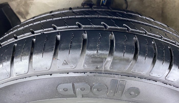 2014 Maruti Ritz VDI, Diesel, Manual, 55,057 km, Left Front Tyre Tread