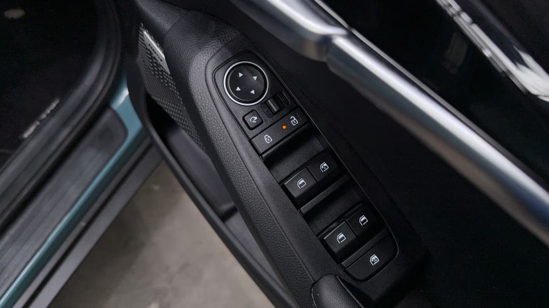 2023 Kia Seltos Gt-line (AWD) (sunroof), Automatic, 50172 km, Drivers Side Door Panel Controls