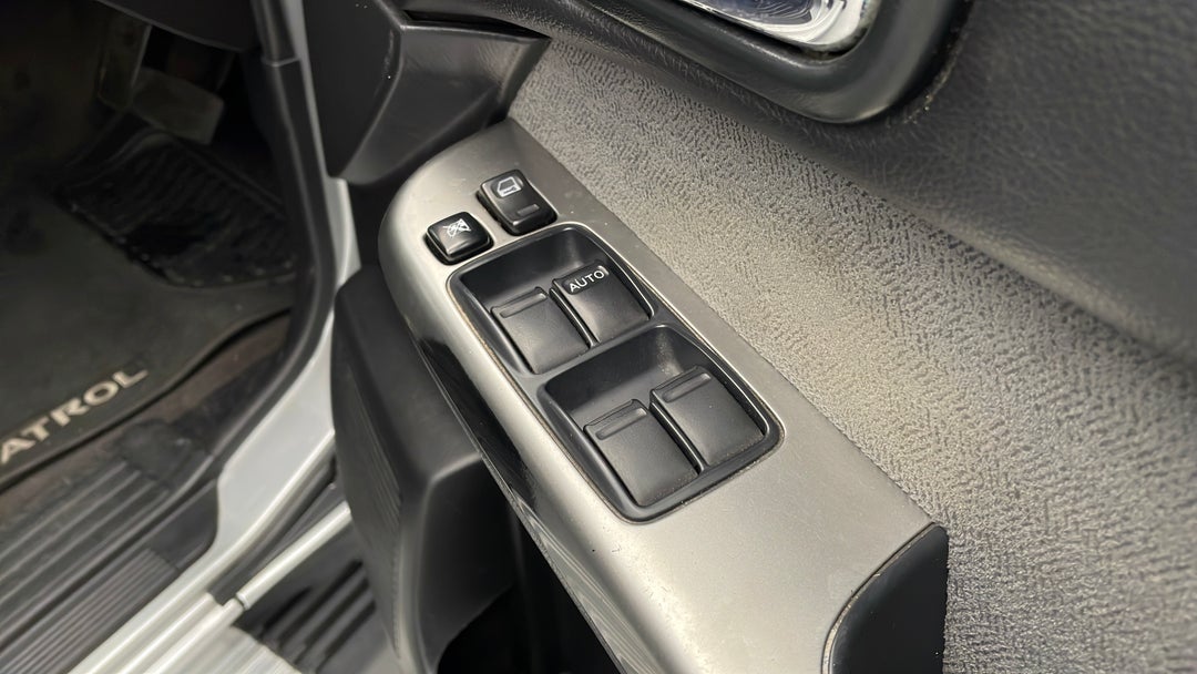 2016 Nissan Patrol St (4x4), Automatic, 64534 km, Drivers Side Door Panel Controls