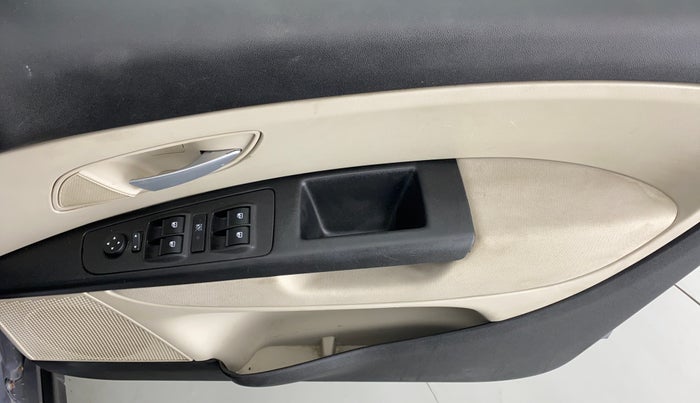 2018 Fiat URBAN CROSS EMOTION MULTIJET 1.3, Diesel, Manual, 26,932 km, Driver Side Door Panels Control