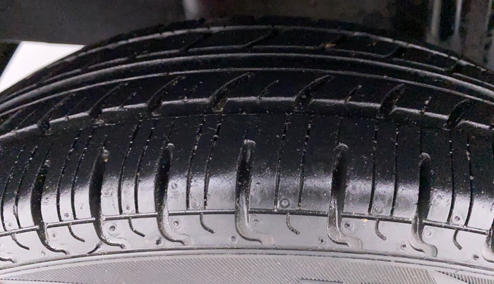 2016 Datsun Redi Go T (O), Petrol, Manual, 13,674 km, Right Rear Tyre Tread