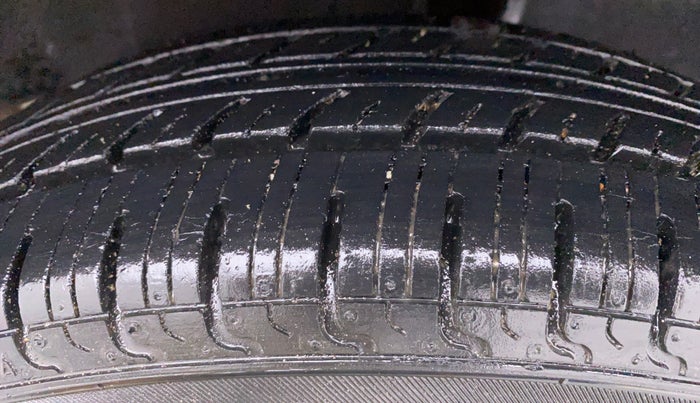 2016 Datsun Redi Go T (O), Petrol, Manual, 13,674 km, Left Rear Tyre Tread