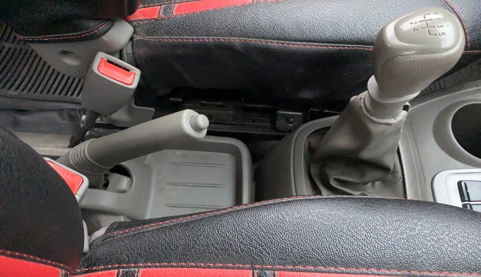 2016 Datsun Redi Go T (O), Petrol, Manual, 13,674 km, Gear Lever