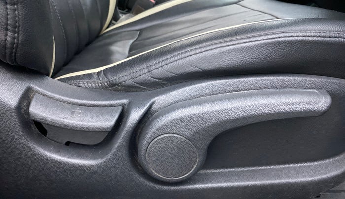 2017 Hyundai Elite i20 SPORTZ 1.2, Petrol, Manual, 66,077 km, Driver Side Adjustment Panel