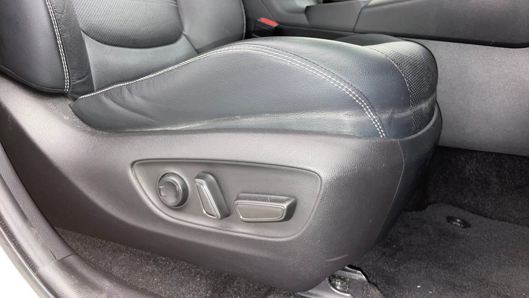 2021 Toyota RAV4 Cruiser (awd) Hybrid, Automatic, 119493 km, Drivers Side Adjustment Panel