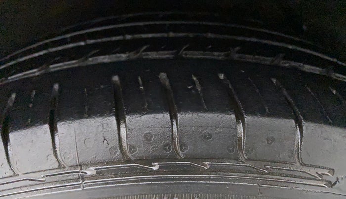 2012 Hyundai Verna FLUIDIC 1.6 CRDI SX, Diesel, Manual, 70,330 km, Left Front Tyre Tread