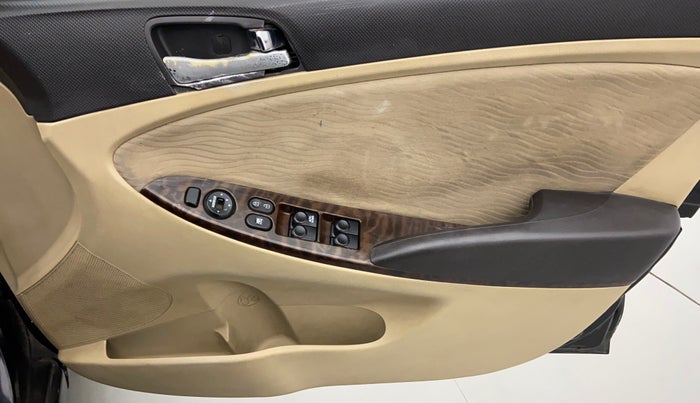 2012 Hyundai Verna FLUIDIC 1.6 CRDI SX, Diesel, Manual, 70,330 km, Driver Side Door Panels Control