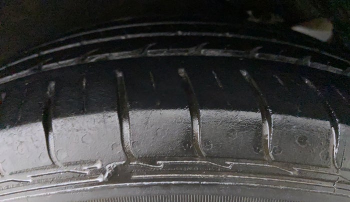 2012 Hyundai Verna FLUIDIC 1.6 CRDI SX, Diesel, Manual, 70,330 km, Left Rear Tyre Tread