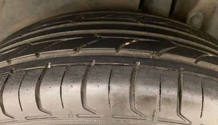 2014 Maruti Ertiga ZDI, Diesel, Manual, 86,372 km, Left Rear Tyre Tread