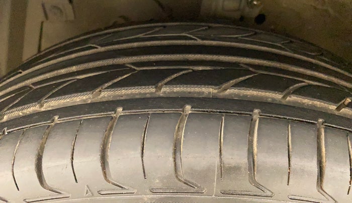 2014 Maruti Ertiga ZDI, Diesel, Manual, 86,372 km, Left Front Tyre Tread
