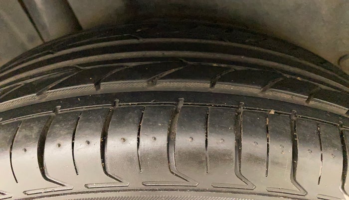 2014 Maruti Ertiga ZDI, Diesel, Manual, 86,372 km, Right Rear Tyre Tread