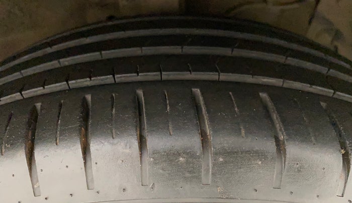 2019 Maruti Ciaz ALPHA 1.5 SHVS PETROL, Petrol, Manual, 25,099 km, Right Front Tyre Tread