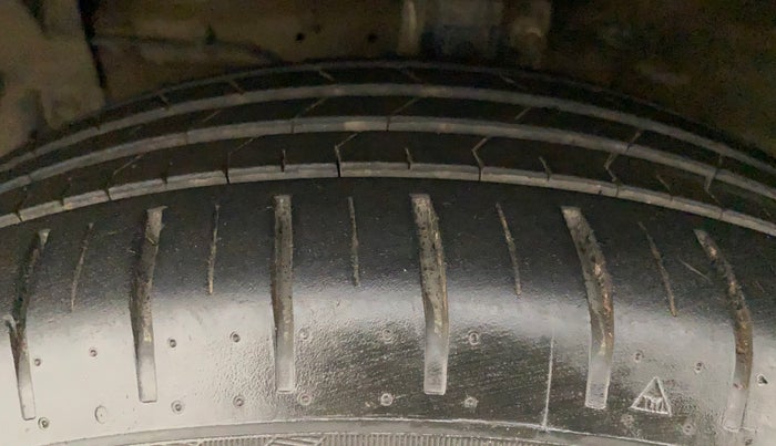 2019 Maruti Ciaz ALPHA 1.5 SHVS PETROL, Petrol, Manual, 25,099 km, Left Front Tyre Tread