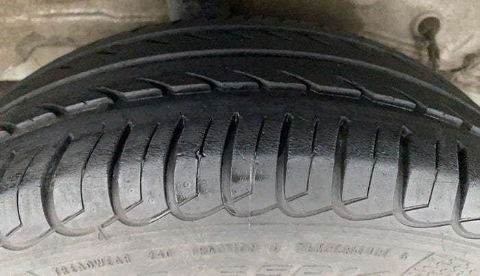 2011 Toyota Etios G SP, Petrol, Manual, 70,272 km, Right Rear Tyre Tread