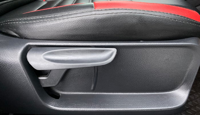 2020 Volkswagen Polo HIGH LINE PLUS 1.0, Petrol, Manual, 21,006 km, Driver Side Adjustment Panel