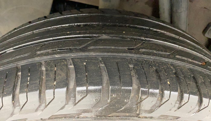 2015 Nissan Terrano XL (P), Petrol, Manual, 86,374 km, Right Rear Tyre Tread