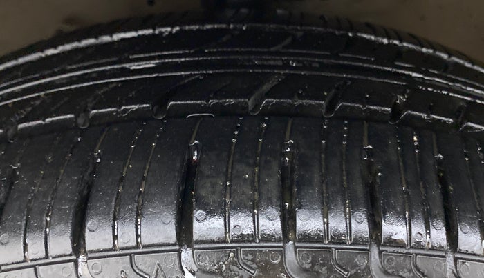 2013 Maruti Ertiga VXI CNG, CNG, Manual, 67,662 km, Left Front Tyre Tread