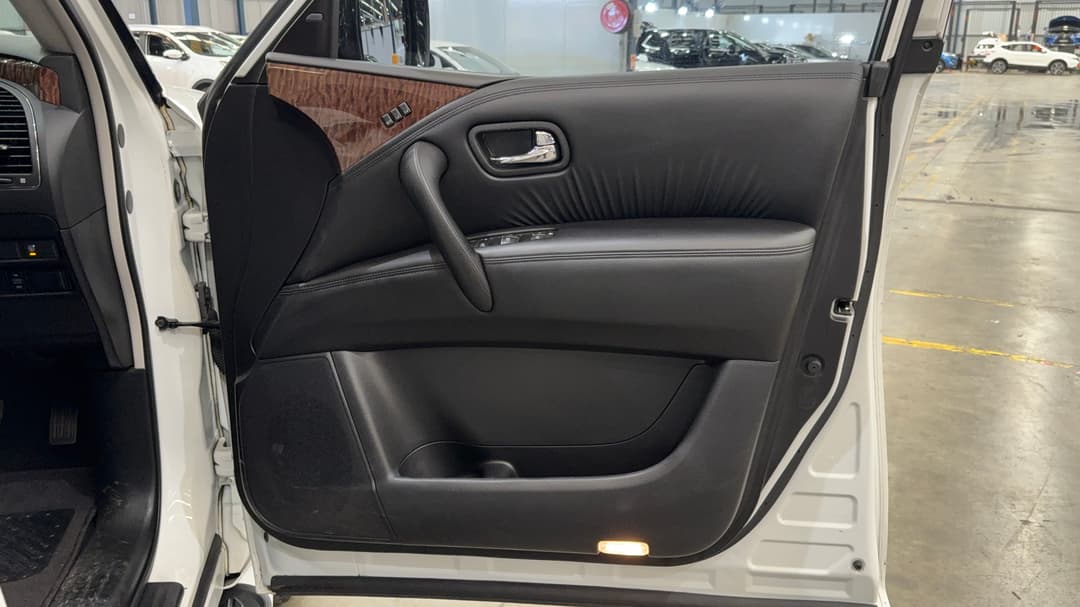 2020 Nissan Patrol Ti-l (4x4), Automatic, 110461 km, Speaker View