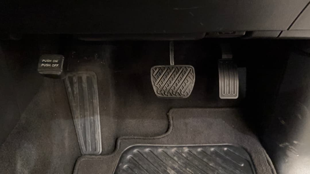 2020 Nissan Patrol Ti-l (4x4), Automatic, 110461 km, Pedals and Footmat