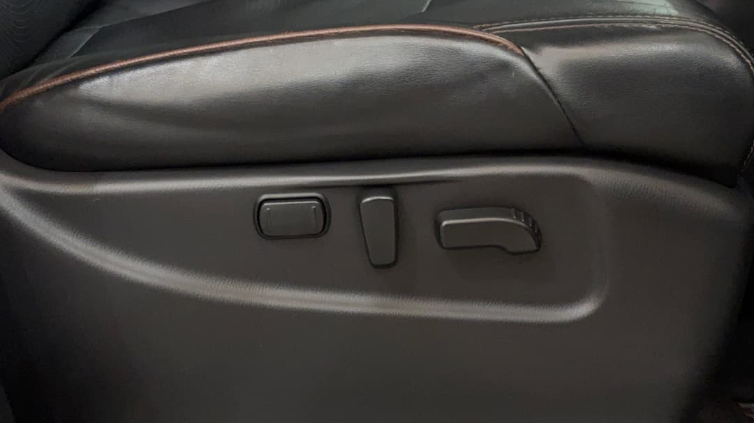 2020 Nissan Patrol Ti-l (4x4), Automatic, 110461 km, Drivers Side Adjustment Panel