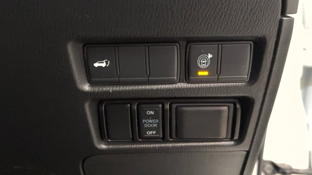 2020 Nissan Patrol Ti-l (4x4), Automatic, 110461 km, Utility Switches/Buttons