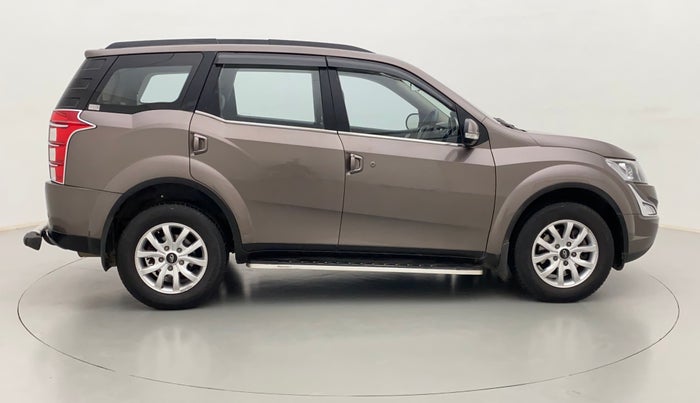 2017 Mahindra XUV500 W10 AT FWD, Diesel, Automatic, 25,600 km, Right Side View