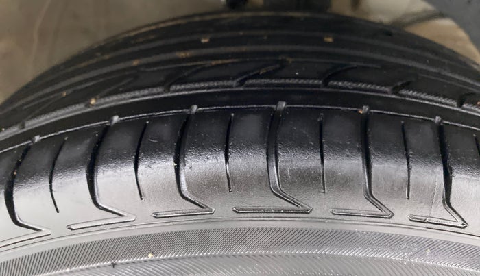2018 Maruti Swift ZDI, Diesel, Manual, 60,505 km, Right Front Tyre Tread