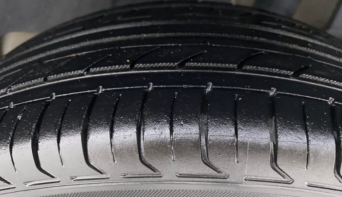 2018 Maruti Swift ZDI, Diesel, Manual, 60,505 km, Left Rear Tyre Tread