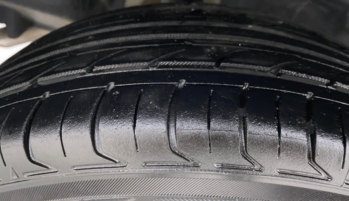 2018 Maruti Swift ZDI, Diesel, Manual, 60,505 km, Right Rear Tyre Tread