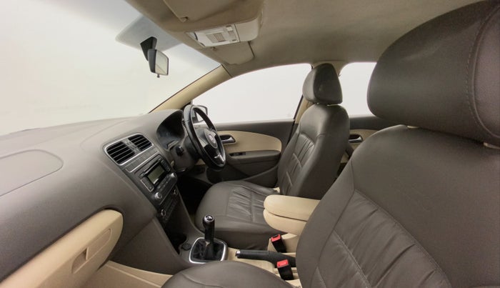 2010 Volkswagen Vento HIGHLINE 1.6 MPI, Petrol, Manual, 1,05,484 km, Right Side Front Door Cabin