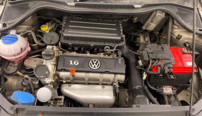 2010 Volkswagen Vento HIGHLINE 1.6 MPI, Petrol, Manual, 1,05,484 km, Open Bonet