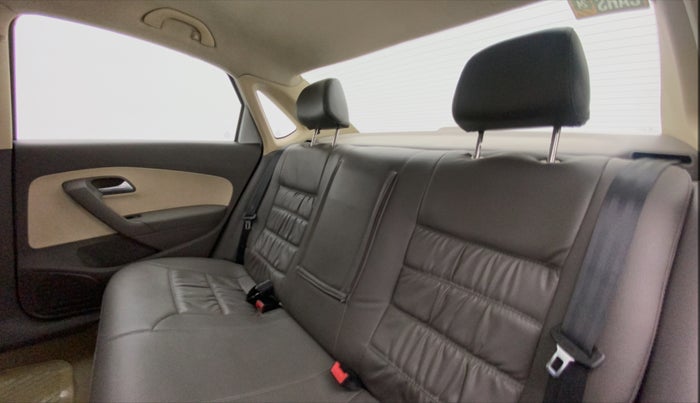 2010 Volkswagen Vento HIGHLINE 1.6 MPI, Petrol, Manual, 1,05,484 km, Right Side Rear Door Cabin