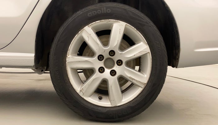 2010 Volkswagen Vento HIGHLINE 1.6 MPI, Petrol, Manual, 1,05,484 km, Left Rear Wheel
