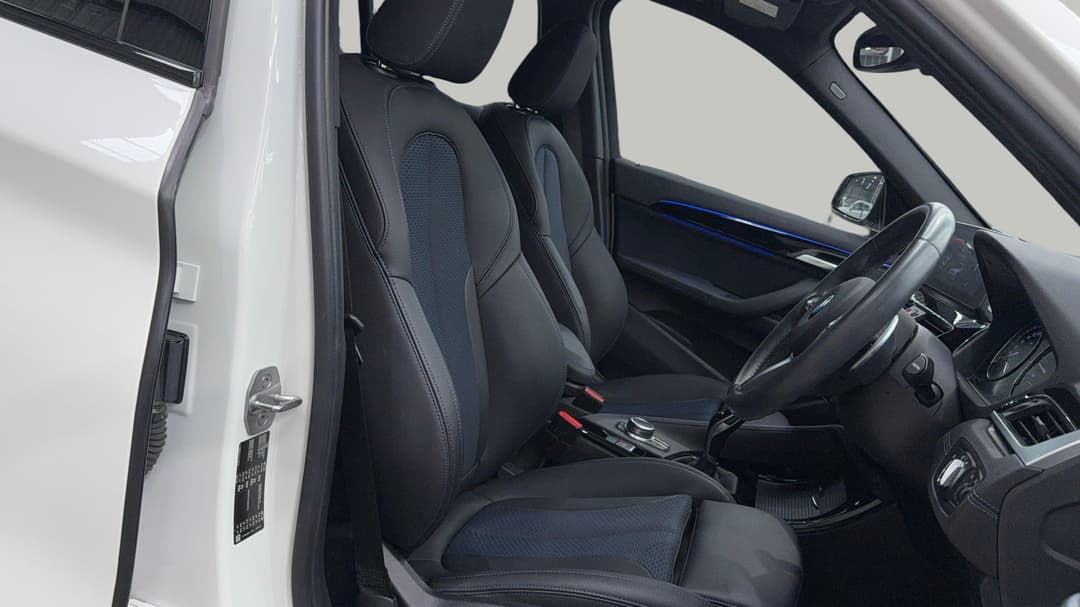 2021 BMW X1 sDrive 20i M Sport, Automatic, 24746 km, Right Side Front Door Cabin View